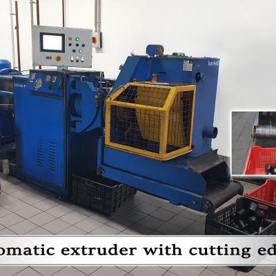 Automatic Extruder With Cutting Edge